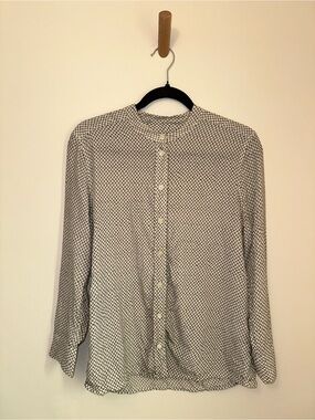 Equipment Femme 100% Silk Fish Net Print Round Neck Button Up Blouse